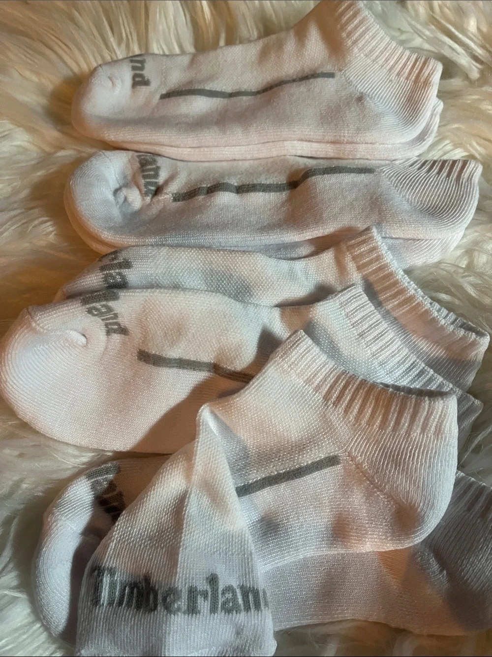 Timberland White Low-Cut Athletic Socks with Gray Logo Accent4pack no show